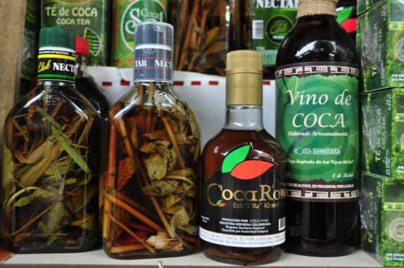 Produtos da folha de coca vendidos em Monserrate, em Bogotá, na Colômbia